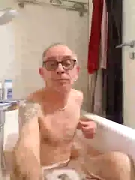 Snapshot of heitzer1072 chatting on February 2025 04:14:01 PM heitzer1072 online show from February 2025 04:14:01 PM