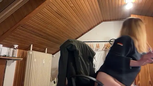 JeSuisUnTapin online show from September 2025 06:44:02 PM