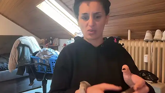 JeSuisUnTapin online show from March 2026 01:17:01 PM