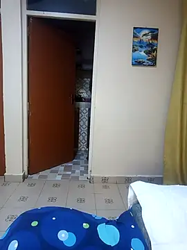 pretty-eyes23 online show from March 2025 12:00:01 AM