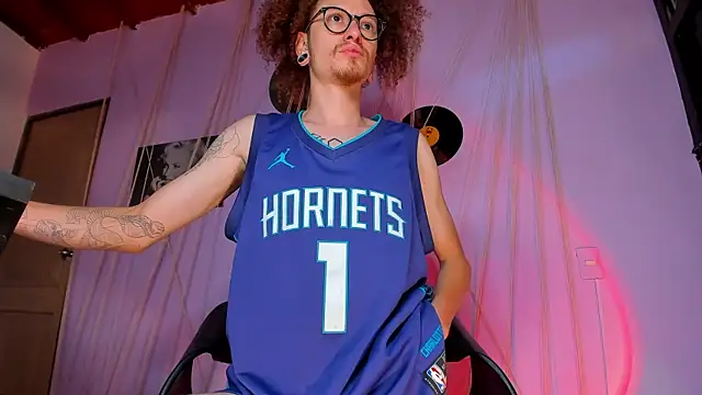 Snapshot of MrShaggy chatting on January 2025 01:28:01 PM MrShaggy online show from January 2025 01:28:01 PM