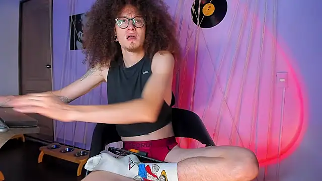 Snapshot of MrShaggy chatting on January 2025 11:22:01 PM MrShaggy online show from January 2025 11:22:01 PM