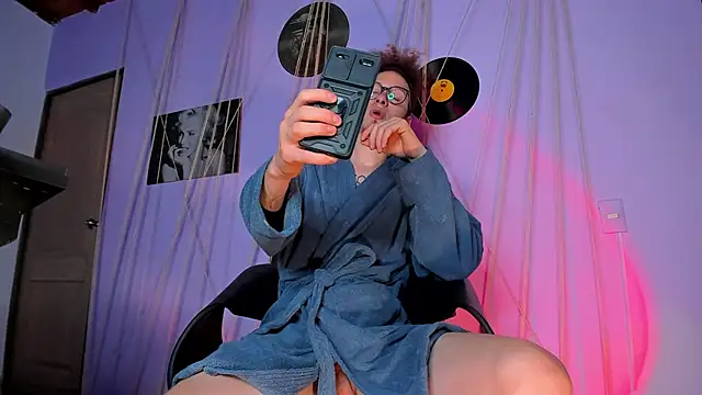 Snapshot of MrShaggy chatting on February 2025 09:52:01 AM MrShaggy online show from February 2025 09:52:01 AM