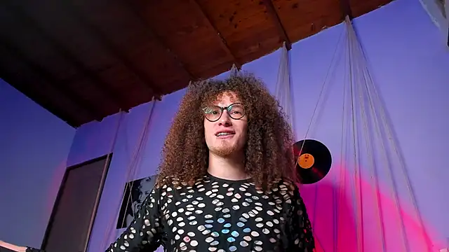 Snapshot of MrShaggy chatting on February 2025 01:31:02 AM MrShaggy online show from February 2025 01:31:02 AM