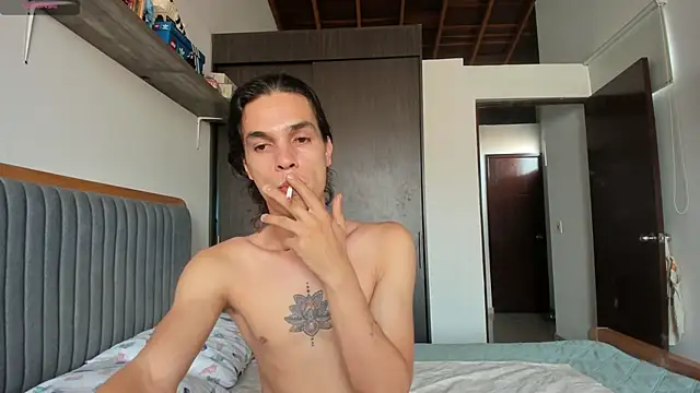 uglycoyote18 online show from December 2024 08:00:01 PM