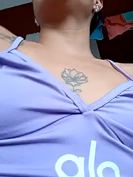 Leslly  online show from April 2026 07:58:02 PM