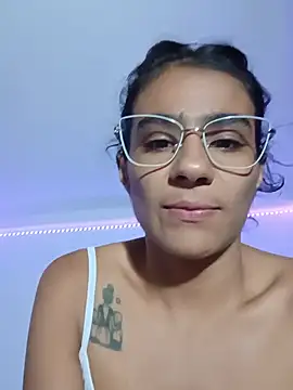 Snapshot of Leslly_ chatting on July 2026 05:22:01 AM Leslly online show from July 2026 05:22:01 AM