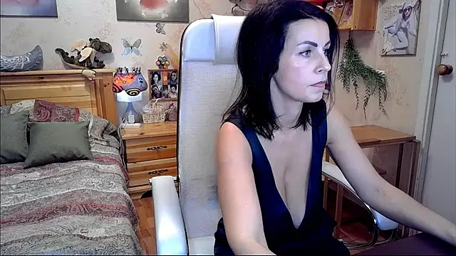 Snapshot of Kendra_Mom chatting on December 2024 05:50:01 PM Kendra Mom online show from December 2024 05:50:01 PM