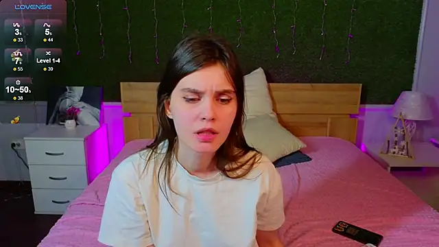 Snapshot of SusieMorris chatting on December 2024 08:12:01 AM SusieMorris online show from December 2024 08:12:01 AM