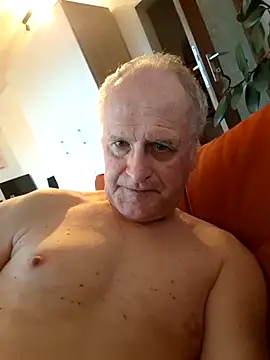 Snapshot of Milkasahne64 chatting on October 2025 06:43:02 AM Milkasahne64 online show from October 2025 06:43:02 AM