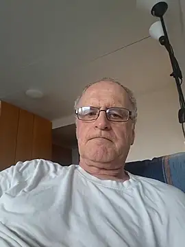 Snapshot of Milkasahne64 chatting on October 2025 08:57:01 AM Milkasahne64 online show from October 2025 08:57:01 AM