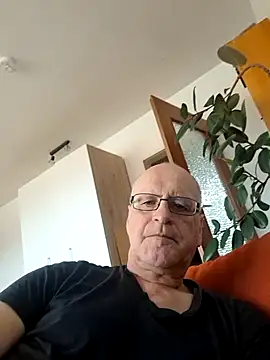 Snapshot of Milkasahne64 chatting on October 2025 08:37:01 AM Milkasahne64 online show from October 2025 08:37:01 AM