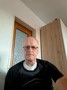 Snapshot of Milkasahne64 chatting on February 2026 03:05:02 PM Milkasahne64 online show from February 2026 03:05:02 PM