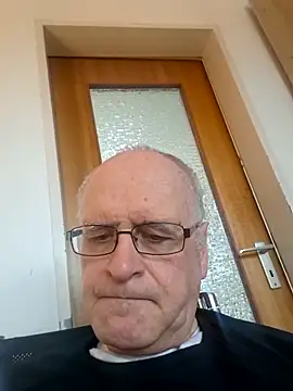 Snapshot of Milkasahne64 chatting on February 2026 10:21:02 AM Milkasahne64 online show from February 2026 10:21:02 AM