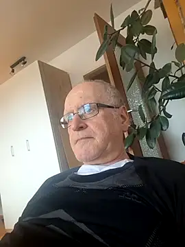 Snapshot of Milkasahne64 chatting on February 2026 09:05:01 AM Milkasahne64 online show from February 2026 09:05:01 AM