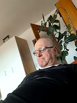 Snapshot of Milkasahne64 chatting on February 2026 01:52:02 PM Milkasahne64 online show from February 2026 01:52:02 PM