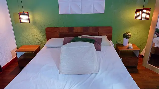 Shamiraa moore online show from December 2025 02:04:01 PM