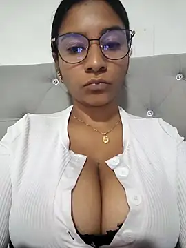 Sofythom1 online show from March 2026 12:27:02 AM