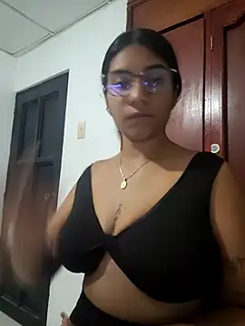 Sofythom1 online show from April 2026 01:44:01 AM