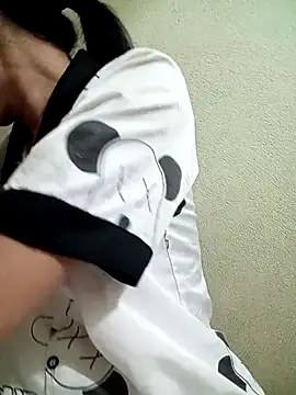 YunLem online show from March 2025 01:37:01 PM