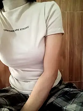 YunLem online show from December 2025 05:04:02 AM