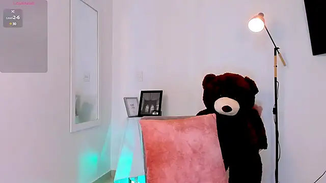 Hannaos online show from December 2024 12:16:02 PM