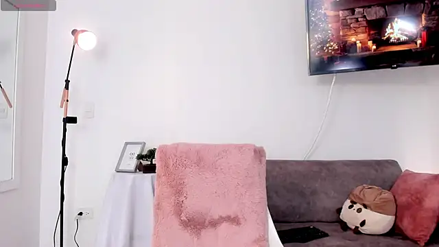 Hannaos online show from December 2024 06:26:02 PM