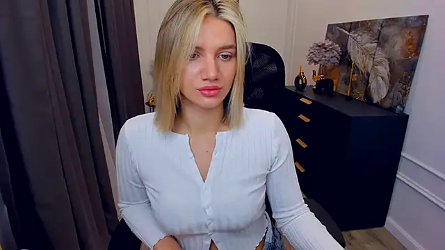 SelenaeMoore online show from April 2026 03:53:01 AM