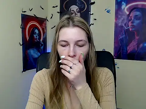 Snapshot of StrangerGi chatting on April 2026 06:05:02 AM StrangerGi online show from April 2026 06:05:02 AM