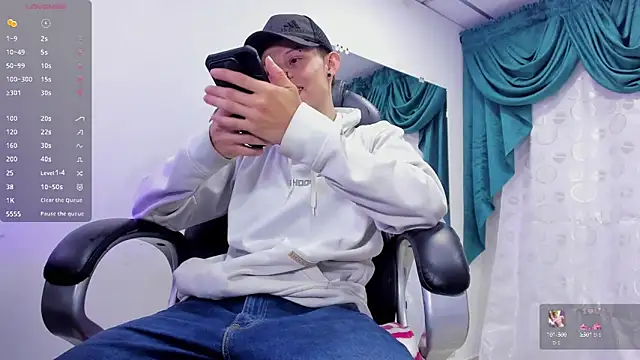 Snapshot of Matthew_Boy_ chatting on January 2025 05:00:01 AM Matthew Boy online show from January 2025 05:00:01 AM