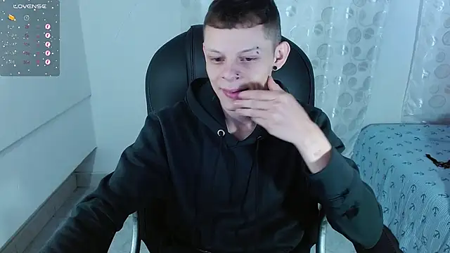 Snapshot of Matthew_Boy_ chatting on February 2025 01:28:01 PM Matthew Boy online show from February 2025 01:28:01 PM