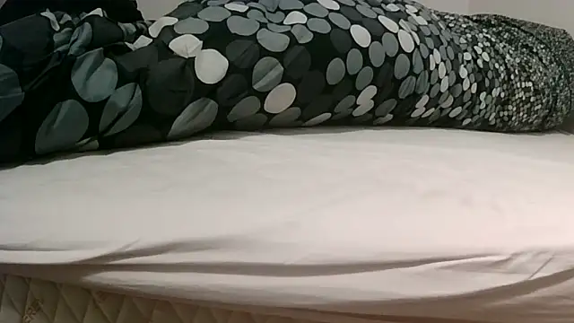 robertone80 online show from February 2025 06:54:02 AM