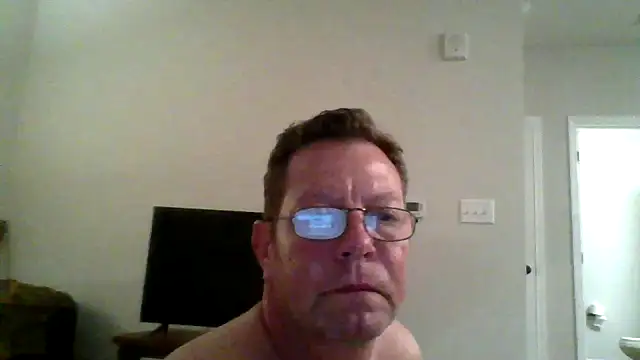 Goldenbear3111 online show from May 2026 04:18:02 AM