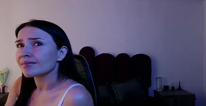 cristal hilton 10 online show from February 2026 11:09:01 PM