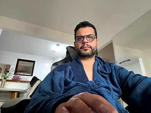 HornyBeachBoyBR online show from June 2026 05:05:01 PM