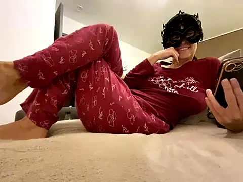 Marilou1983 online show from November 2025 04:28:01 PM