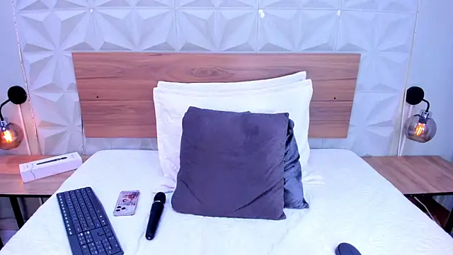 Stacey white  online show from November 2025 08:19:02 PM