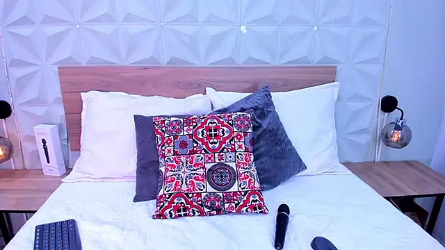 Stacey white  online show from January 2026 08:01:01 PM