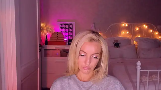 aestetick online show from January 2026 07:11:01 PM