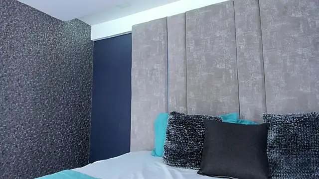 AmmyJones  online show from April 2026 07:14:01 PM