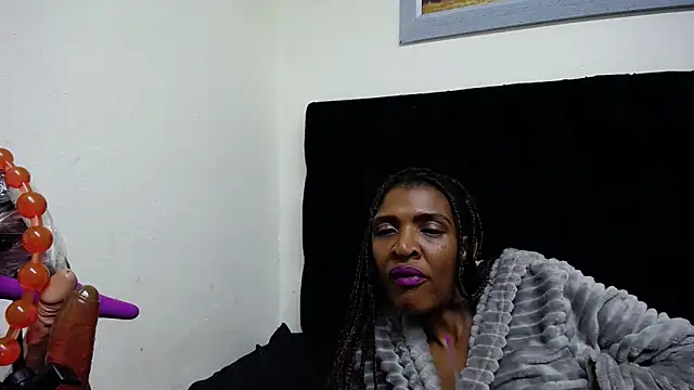 Snapshot of SpicyQueenxxxx chatting on March 2025 06:43:02 PM SpicyQueenxxxx online show from March 2025 06:43:02 PM