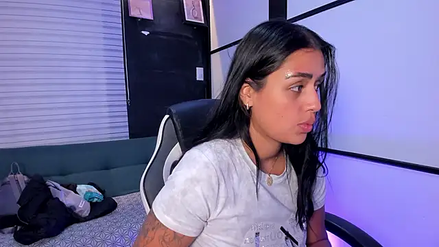 EmmaTorres  online show from September 2025 12:32:01 PM