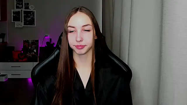 Sm0ly online show from April 2026 02:45:02 AM