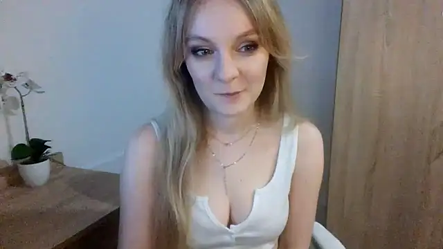 AlmaHoney online show from March 2025 07:15:01 PM