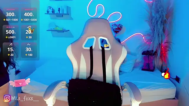 Mia foxx  online show from March 2025 12:08:01 AM