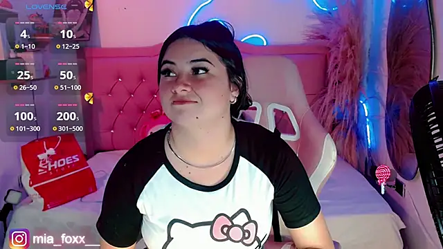 Mia foxx  online show from September 2025 10:04:01 PM