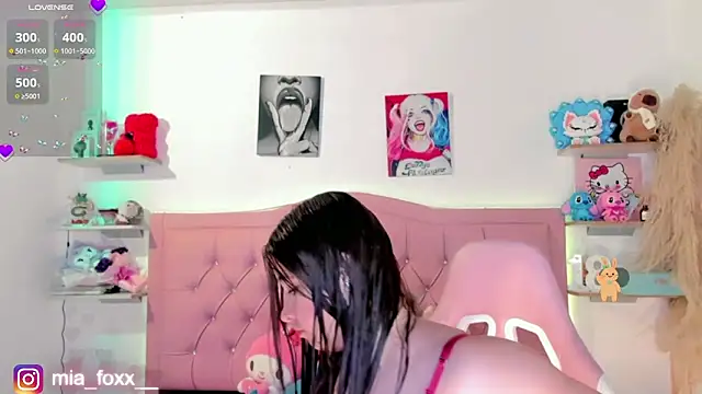 Mia foxx  online show from December 2025 09:02:01 PM