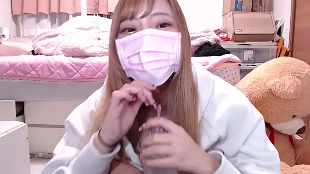 Snapshot of _chanMOMO_ chatting on January 2025 07:38:01 AM chanMOMO online show from January 2025 07:38:01 AM