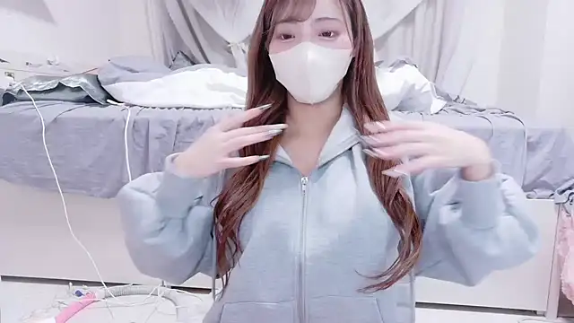 Snapshot of _chanMOMO_ chatting on October 2025 03:42:01 PM chanMOMO online show from October 2025 03:42:01 PM