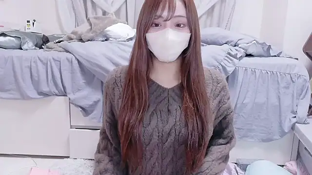 Snapshot of _chanMOMO_ chatting on November 2025 12:40:02 PM chanMOMO online show from November 2025 12:40:02 PM